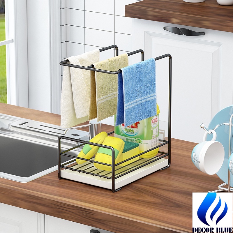 Giá để đồ rửa bát, giá treo khăn lau bếp kèm khay hứng nước thông minh giúp căn bếp được gọn gàng.