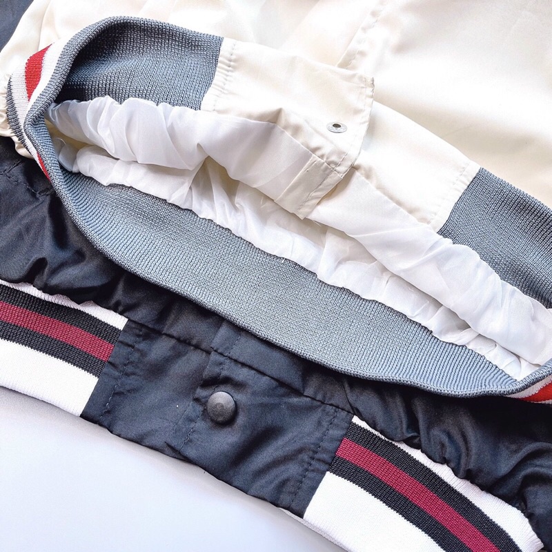 Áo khoác dù 2 lớp nút bấm thêu gốc