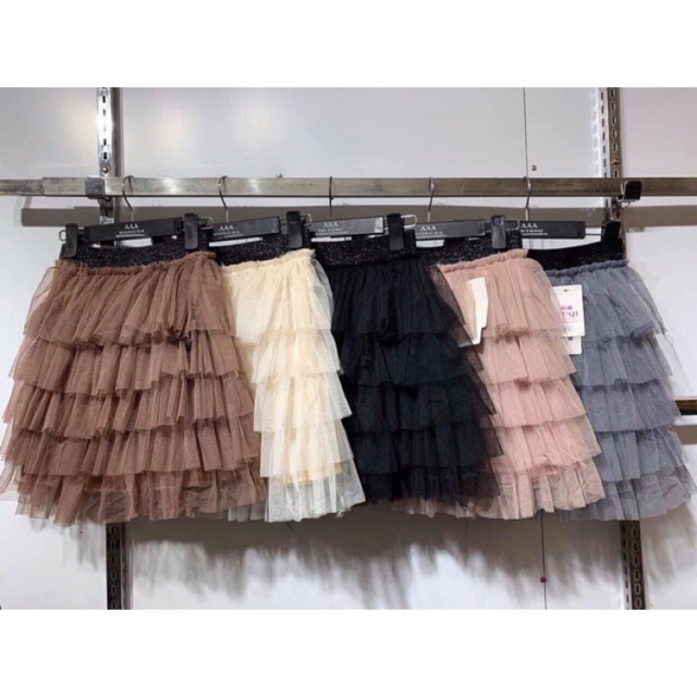 Chân váy tầng ngắn