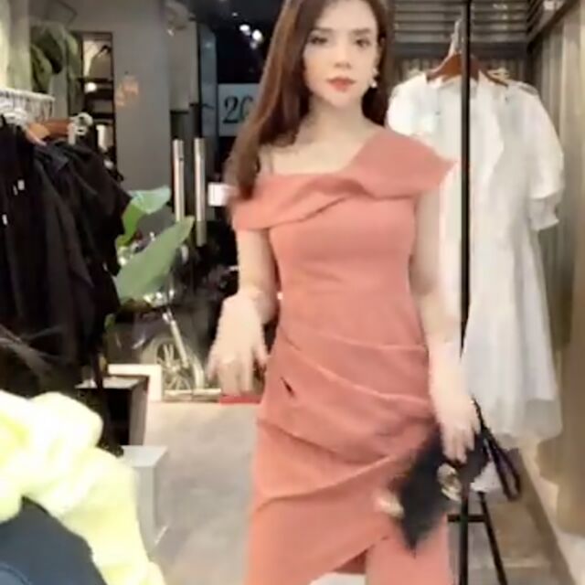 Váy hồng xếp li Cchat