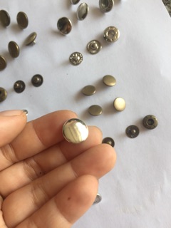 Cúc nút bấm 4 chi tiết