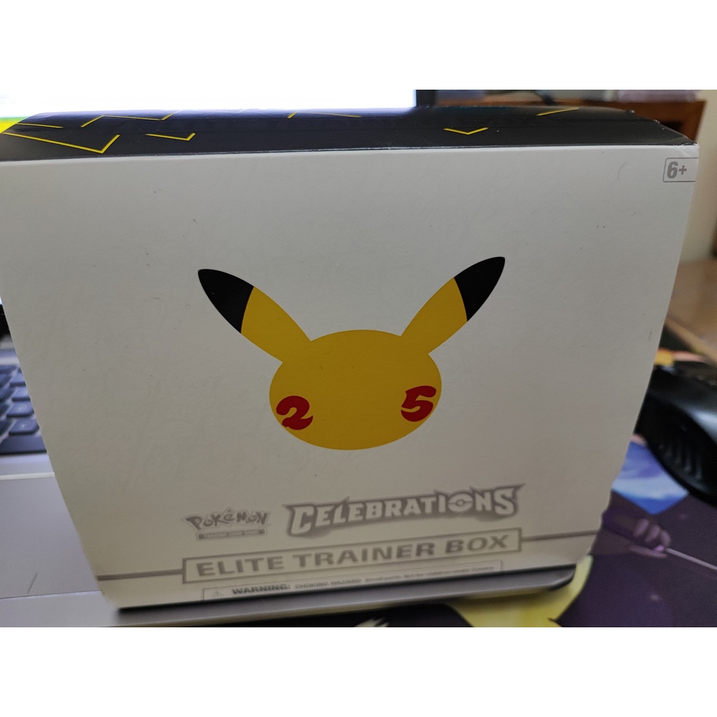 [Yugioh Funny Shop] Phụ kiện Trong hộp Pokemon Celebrations Elite Trainer Box 25th