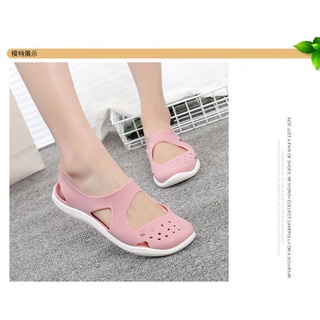 Giày cao su dẻo đi nhẹ và êm
