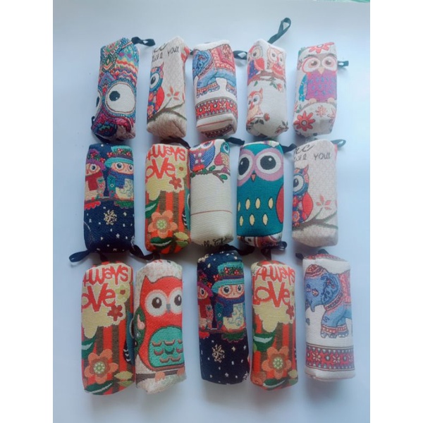 Bán Vì Đam Mê-    Hộp bút/ví tròn thổ cẩm vừa bán vừa tặng cho khách hàng quan tâm shop nhé.