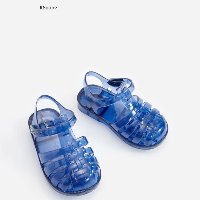 Sandal nhựa xanh trong