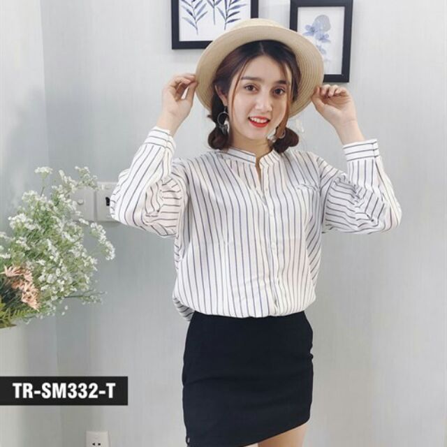 Áo sơ mi kiểu sọc trắng đen cực xinh và năng động luôn ạ 😊😊😊