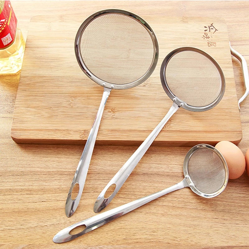 Muỗng Lưới Lọc Dầu Bằng Thép Không Gỉ Có Tay Cầm Dài Tiện Dụng Cho Nhà Bếp