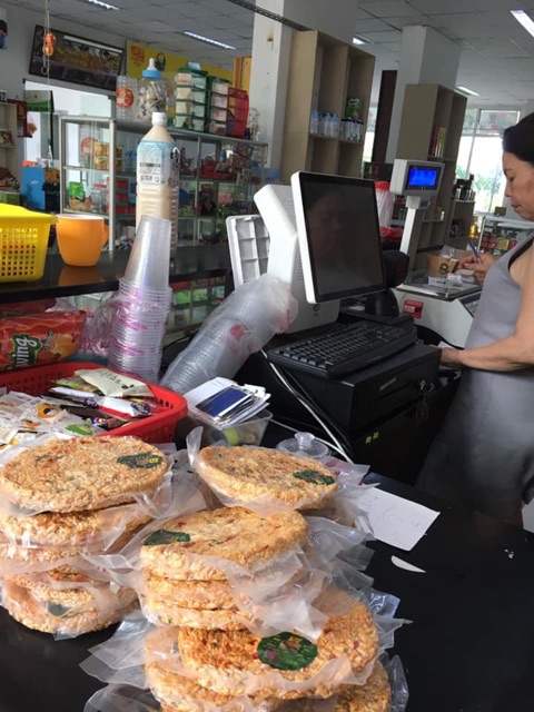 (DATE luôn mới)Cơm cháy nếp chiên chà bông (Hàng Cty) 1 bánh ăn siêu mê ly | BigBuy360 - bigbuy360.vn