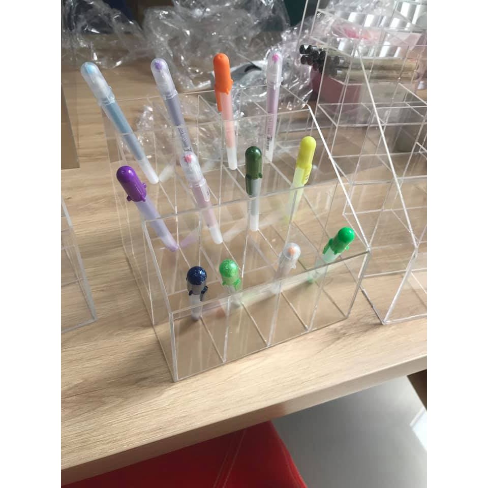 Kệ trưng bày bút