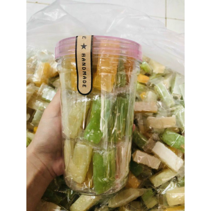 Kẹo dừa non lá dứa cuộn dẻo béo, ngọt dịu, không dính răng (hũ 450g) | BigBuy360 - bigbuy360.vn
