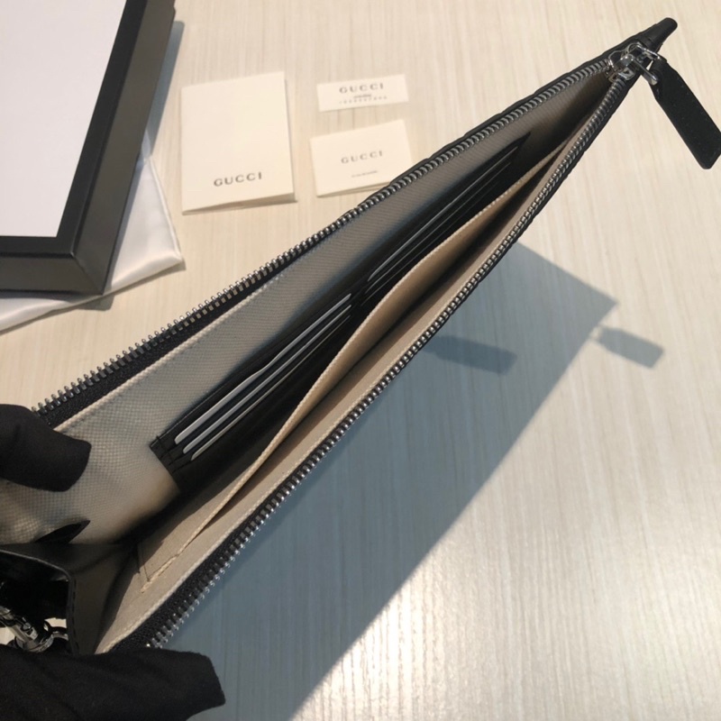 Cluth cầm tay cho nam Gucci GC da thật cao cấp bản dẹt dập chìm logo thương hiệu