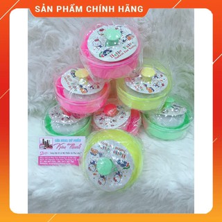 Hộp và bông phấn em bé