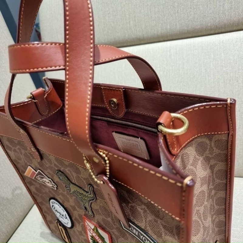 Túi xách nam Coach Field Tote whith Patches hoạ tiết trẻ trung