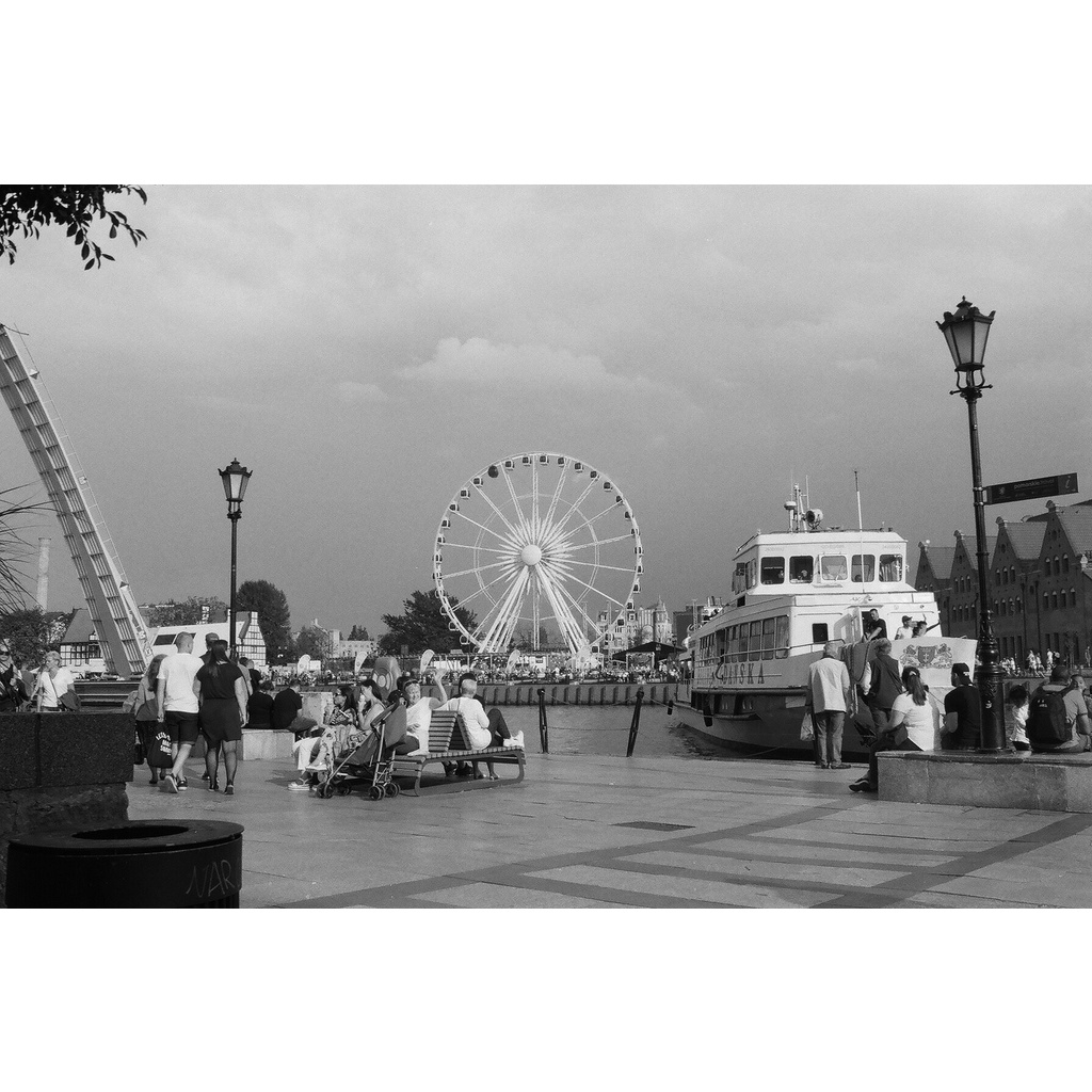 Phim Ilford Delta Pro ISO 400, Đen Trắng B&W, 135/35mm x 24 Kiểu, In Date Cho Máy Chụp Ảnh Film - LIIQ Flash