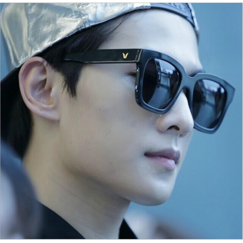 GIÁ RẺ NHẤT - KÍNH V TÂY ĐEN - KÍNH RÂM SƠN TÙNG MTP LOGO V SANG CHẢNH - SIÊU ĐẸP, SIÊU BỀN, SIÊU HOT | BigBuy360 - bigbuy360.vn