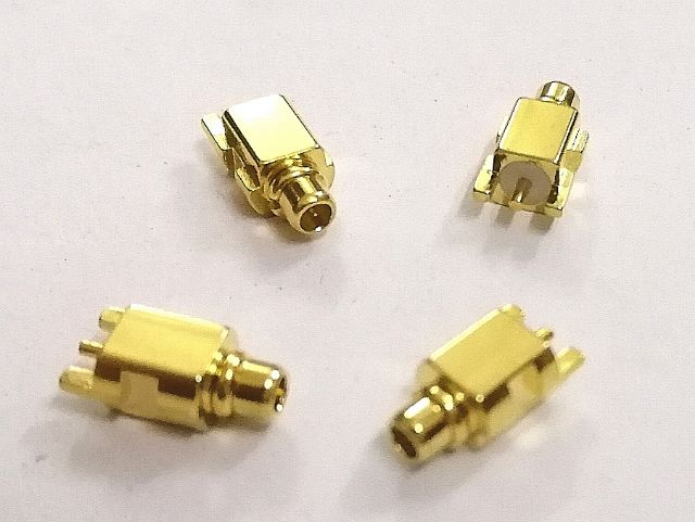 Đầu jack MMCX 3 chân hàn dây nối tại nghe DIY