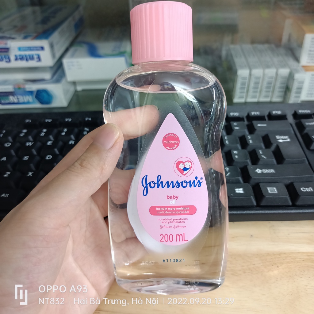 Dầu massage và dưỡng ẩm Gohnsons baby oil chai 200ml