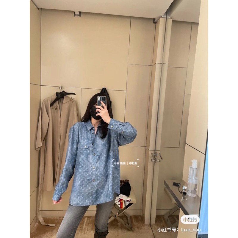 Áo sơ mi dài tay vải denim bò in hoạ tiết nam nữ đều mặc được louis vuitton LV