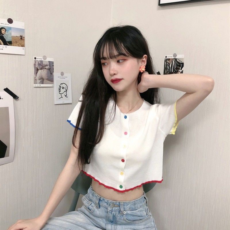 ◎✷۞Năm 2020 mùa hè mới áo crop top nữ nút cầu vồng cổ tròn lưới màu đỏ xương đòn trong thun lụa băng ngắn tay