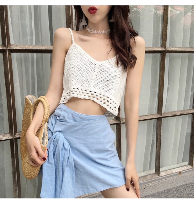 Áo crop top hai dây len đan móc trắng/nâu