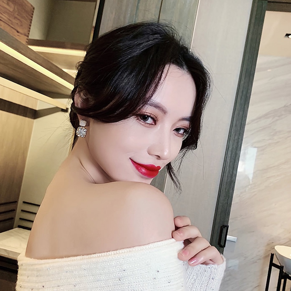Khuyên tai mặt trang sức hình tròn kiểu cách thanh lịch cho nữ
