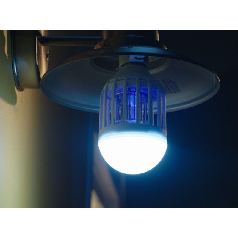 Đèn LED 2 chế độ chiếu sáng và diệt muỗi, côn trùng Zapp Light đui xoáy