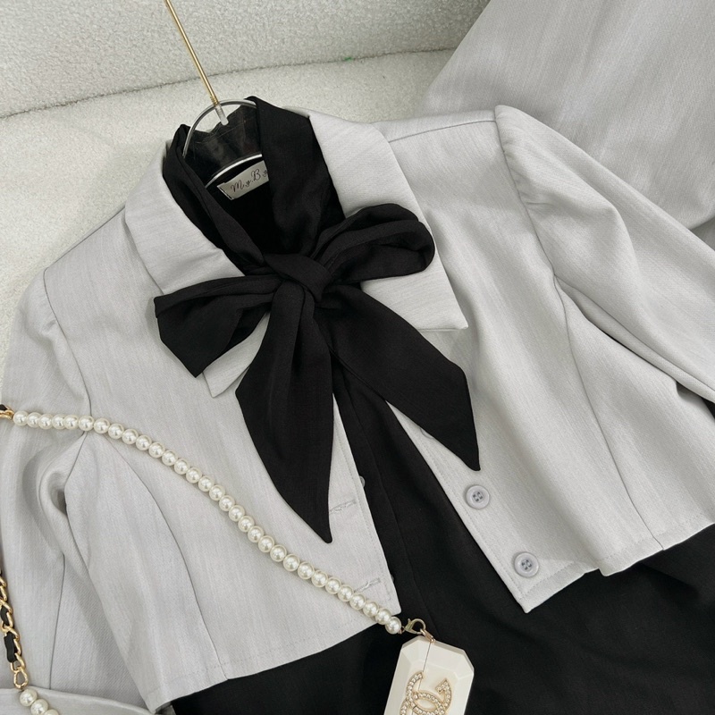 Set áo sơ mi nơ đen kèm chân váy và áo khoác vest croptop