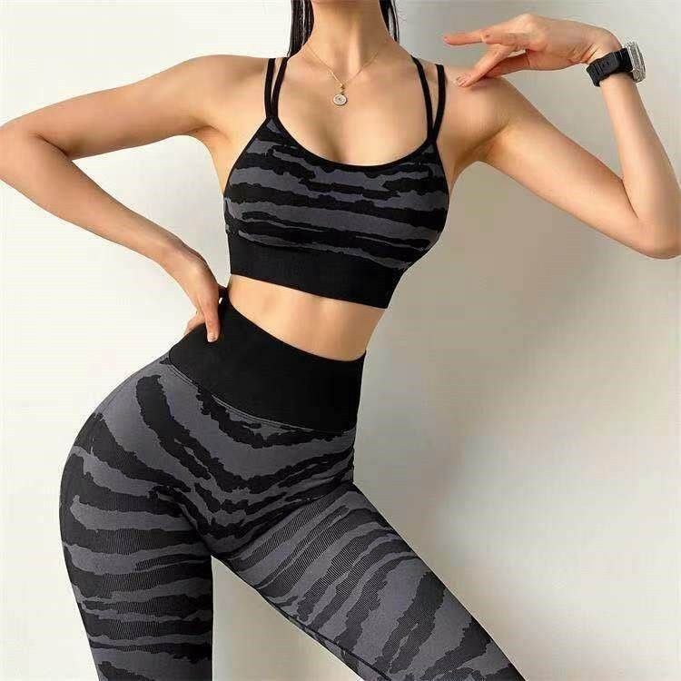 Bộ đồ tập họa tiết rằn ri SD020 thun dệt kim lưng cao, nâng ngực, thon eo, gọn dáng vô cùng.