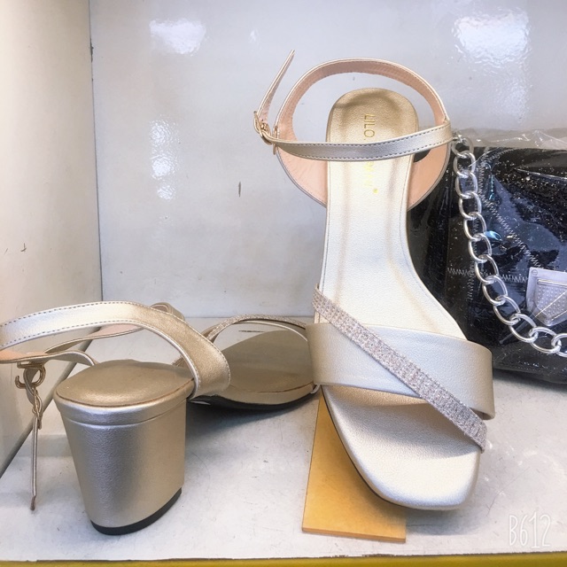 Giày sandal quai ngang gót trụ