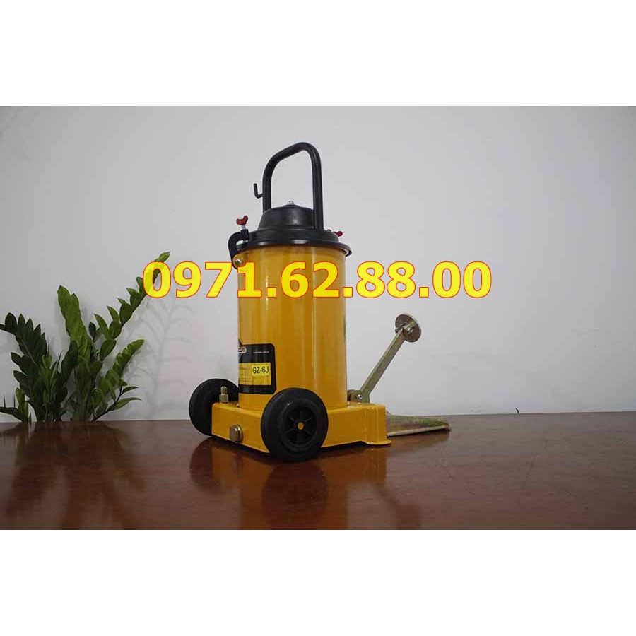 MÁY BƠM MỠ BẰNG CHÂN KOCU GZ-6J