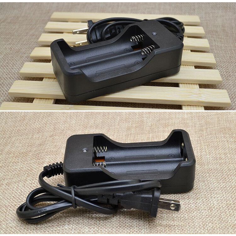 Bộ Sạc Pin Đôi 18650 3.7V