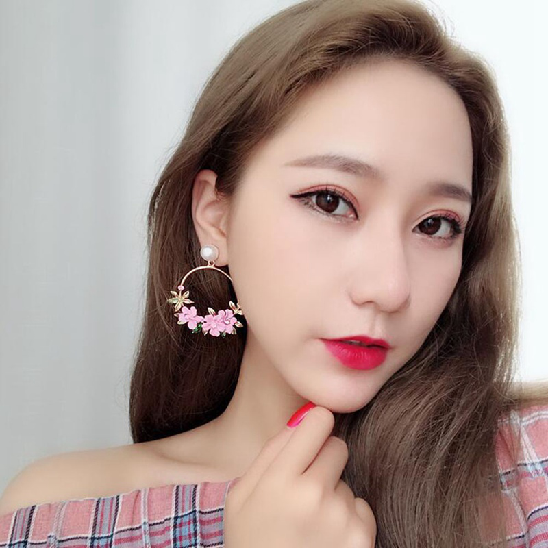 Khuyên Tai Tròn Đính Hoa Xinh Xắn Cho Nữ
