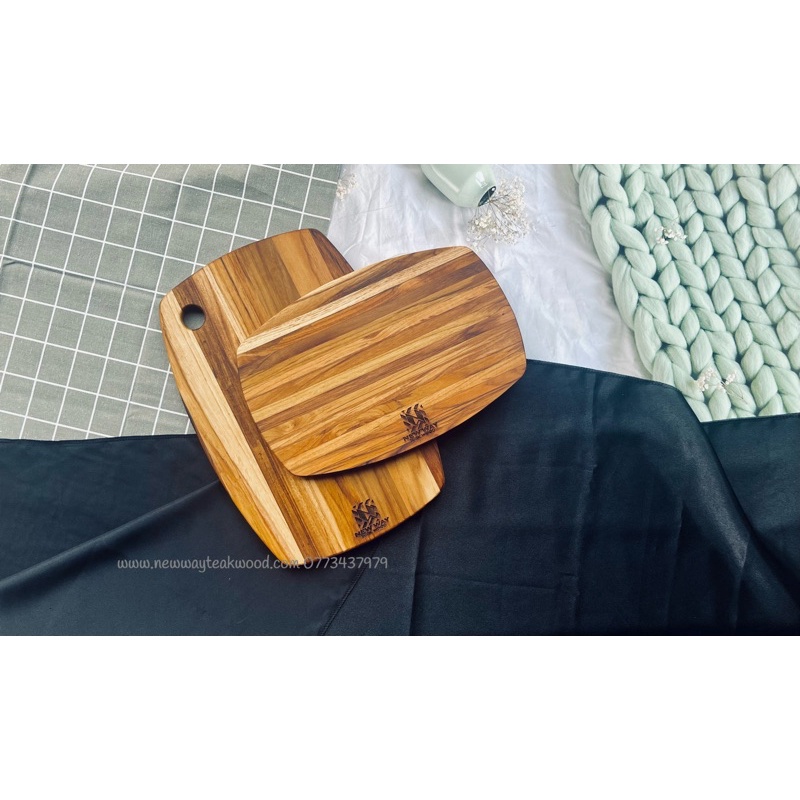 Thớt gỗ Teak NEW M WAY Oval Có lỗ, tiện dụng, gọn nhẹ