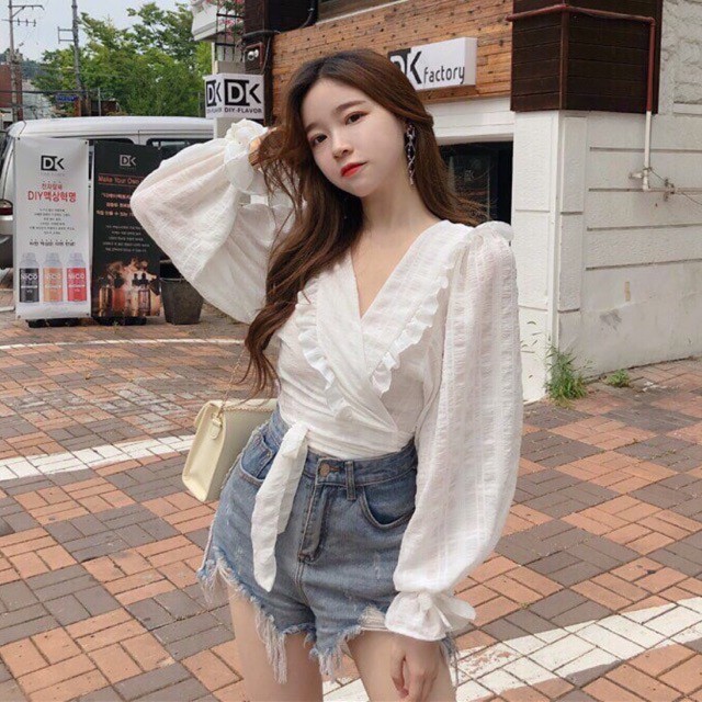 ÁO CROPTOP CỔ BÈO ĐẮP THẮT EO TRẮNG HỒNG