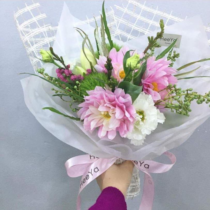Cuộn giấy lụa gói hoa