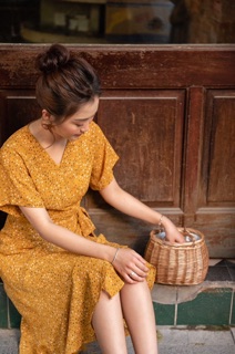 Váy bi thân đắp chéo