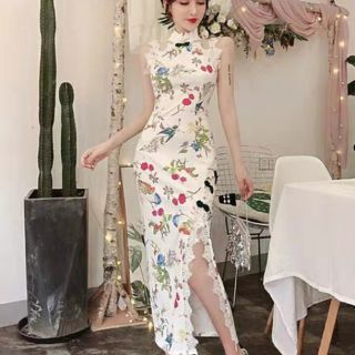 Sườn xám cách tân xẻ tà