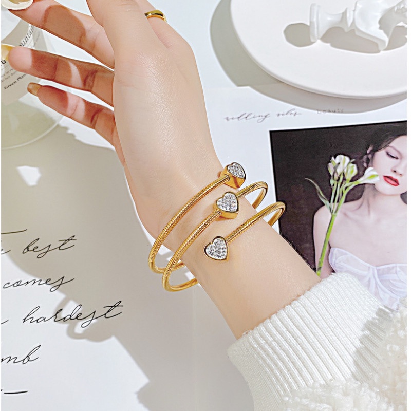 Vòng Tay Nhiều Lớp 3 Trái Tim Đính Đá Nhân Tạo Titan Ko Đen TT 4269