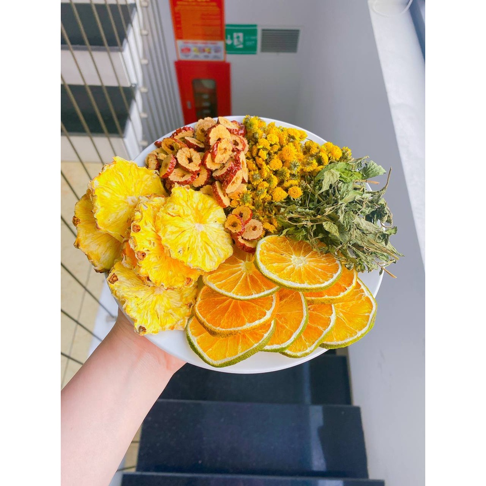 Trà detox hoa quả sấy gồm cam, dứa, hoa cúc, táo đỏ, cỏ ngọt - gói 10gr