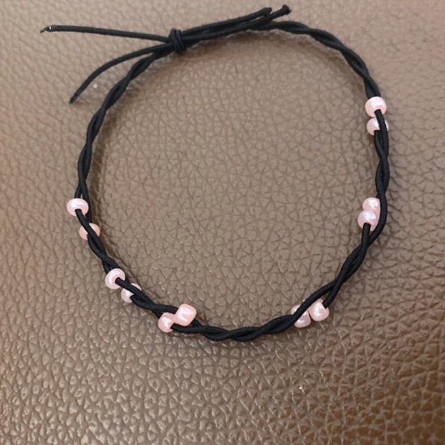 Vòng tay đan dây đính hạt cườm hồng hoa đào