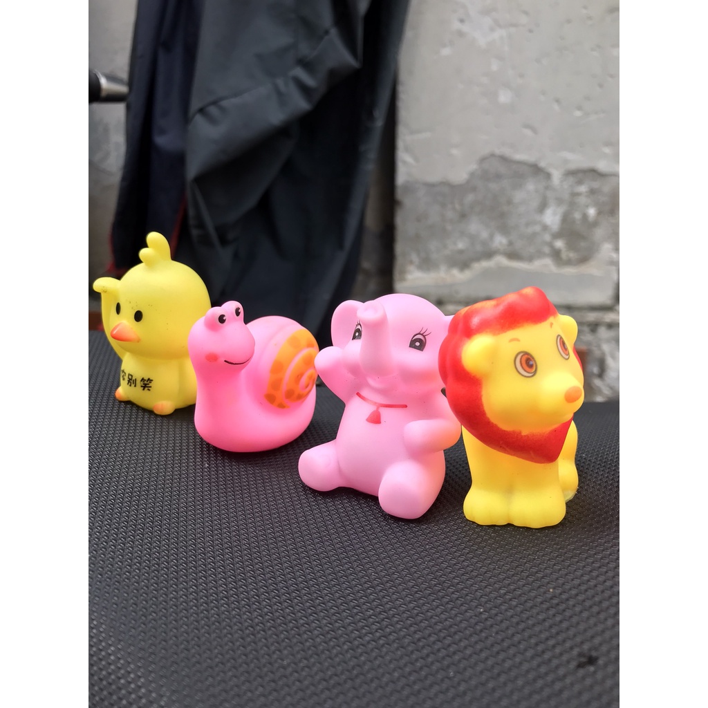 Con vật trang trí xe cute, ốp lọc gió
