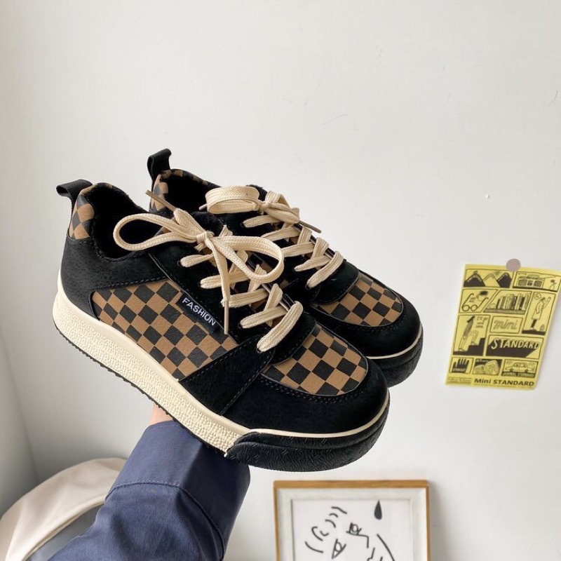 Giày Thể Thao Nữ Đế Nâu Cá Tính