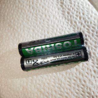 2 cục pin Toshiba