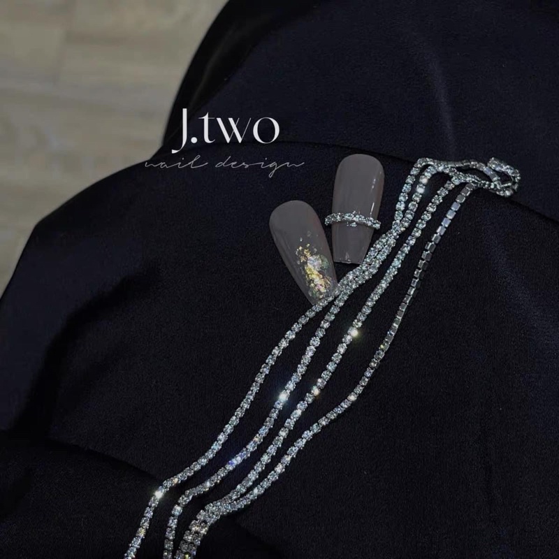 Dây xích đá đính móng tay