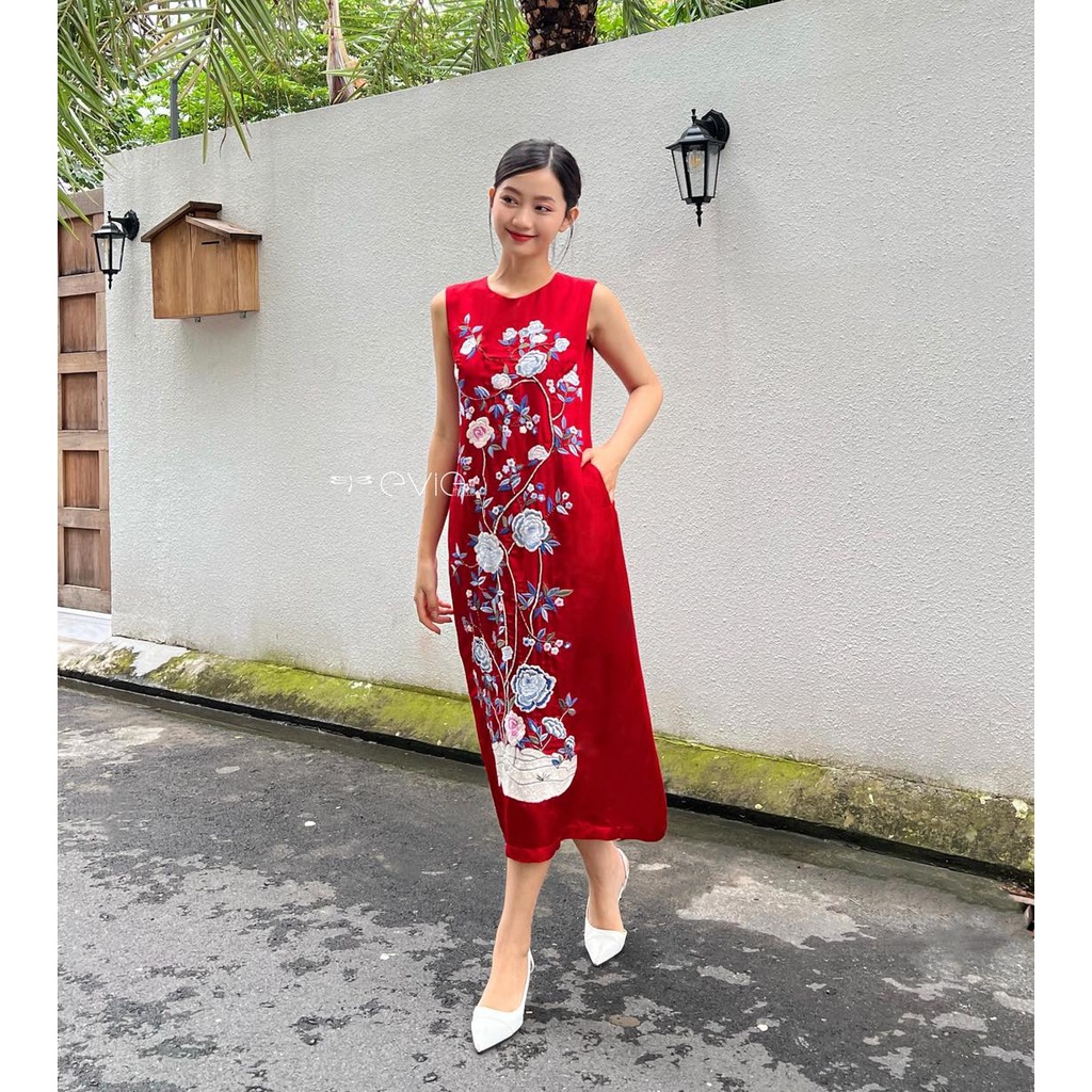 Đầm Evie Anid_lụa đỏ thêu vườn hoa xanh