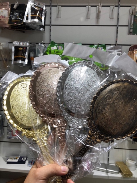 Gương soi hoàng cung