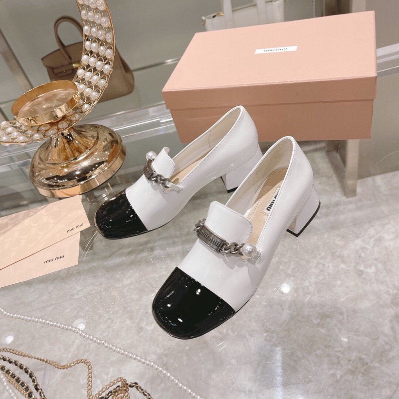 Giày lười nữ da thật cao cấp thương hiệu MiuMiu gót cao 4.5cm da bóng phối khoá xích