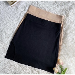 Chân váy trơn ôm body cạp cao xẻ tà