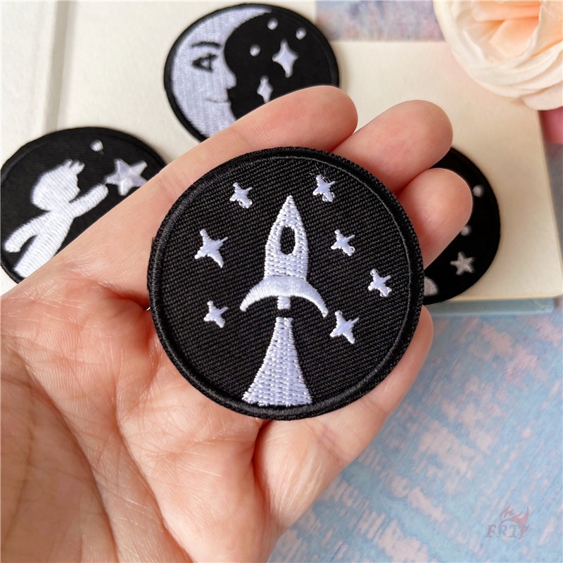 ☸ Miếng Dán Ủi Quần Áo Họa Tiết Trắng Đen Cổ Điển ☸ 1 Cái Tự May Thêu Trên Sắt Trên Huy Hiệu Miếng Vá