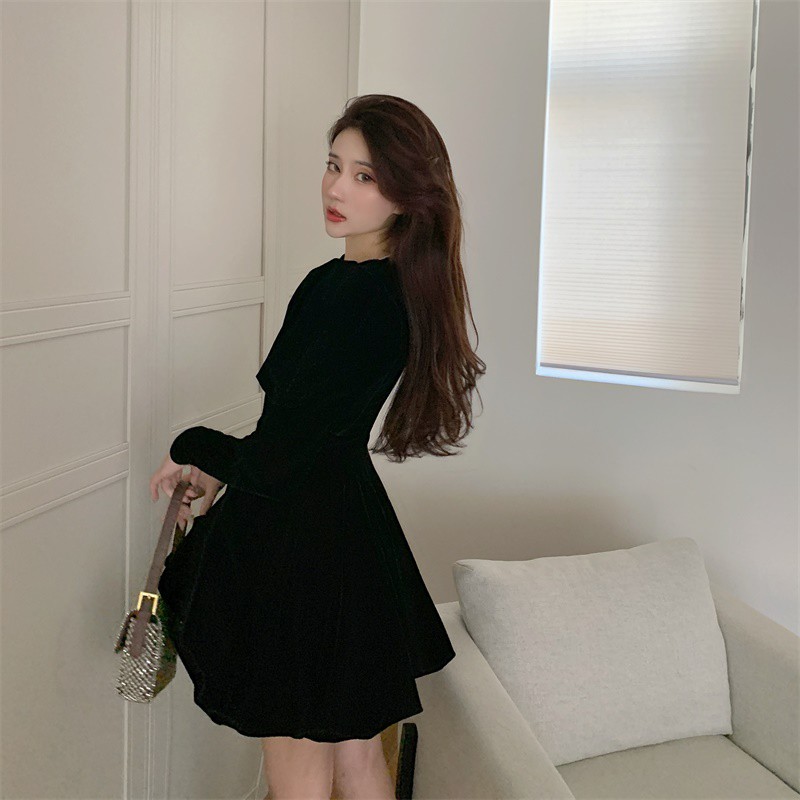 Đầm nữ đen dáng xòe tay dài cổ vuông Emilyshop